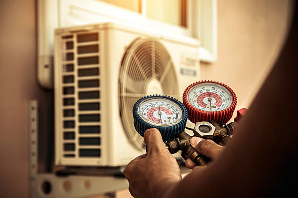 Professional Hvac technician working in Greenfield, IN